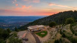 Dream House Hideaway and Hot Tub with Amazing View - Image 2