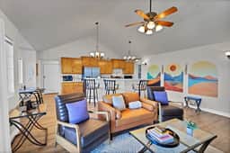 Pet Friendly Hot Tub Country Hideaway Amazing Views on 40 acres - Image 3