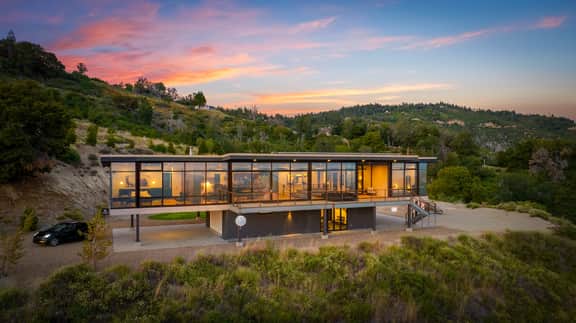 Dream House Hideaway and Hot Tub with Amazing View - Image 5