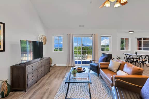 Pet Friendly Hot Tub Country Hideaway Amazing Views on 40 acres - Image 5