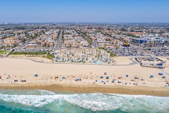 Huntington Hideaway on the Sand and Boardwalk - Image 1